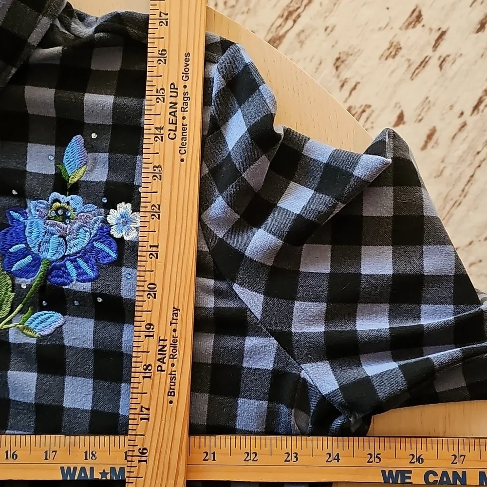Quacker Factory Womens Purple Checkered Shirt with Floral Embroidery - Picture 8 of 10